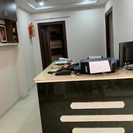 Oyo Flagship 80855 Hotel R Grand Vijayawāda Екстериор снимка