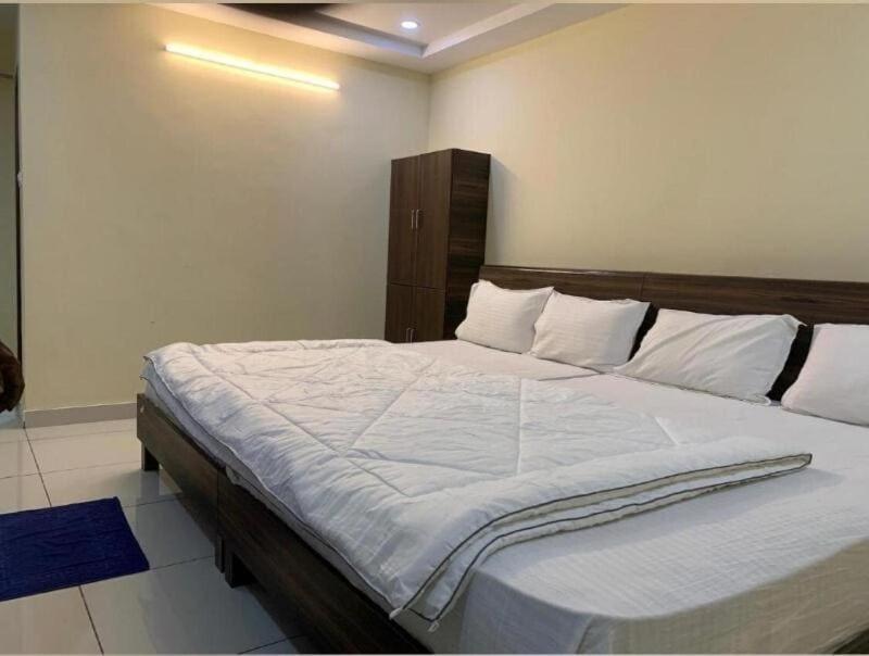Oyo Flagship 80855 Hotel R Grand Vijayawāda Екстериор снимка