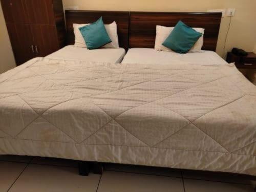 Oyo Flagship 80855 Hotel R Grand Vijayawāda Екстериор снимка