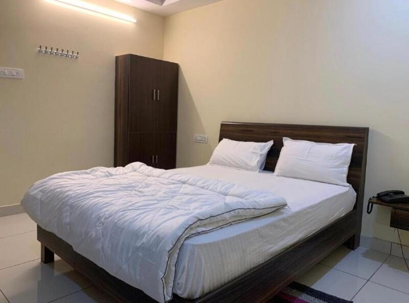Oyo Flagship 80855 Hotel R Grand Vijayawāda Екстериор снимка