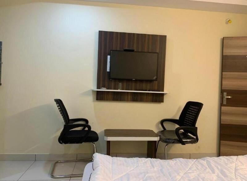 Oyo Flagship 80855 Hotel R Grand Vijayawāda Екстериор снимка