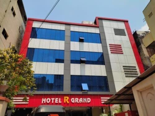 Oyo Flagship 80855 Hotel R Grand Vijayawāda Екстериор снимка
