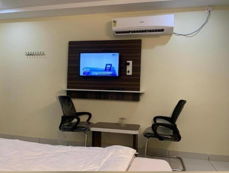 Oyo Flagship 80855 Hotel R Grand Vijayawāda Екстериор снимка