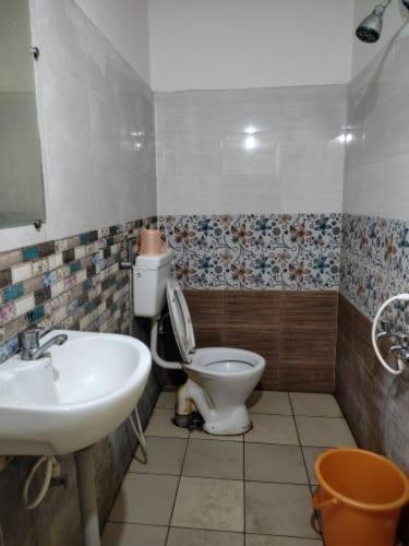 Oyo Flagship 80855 Hotel R Grand Vijayawāda Екстериор снимка